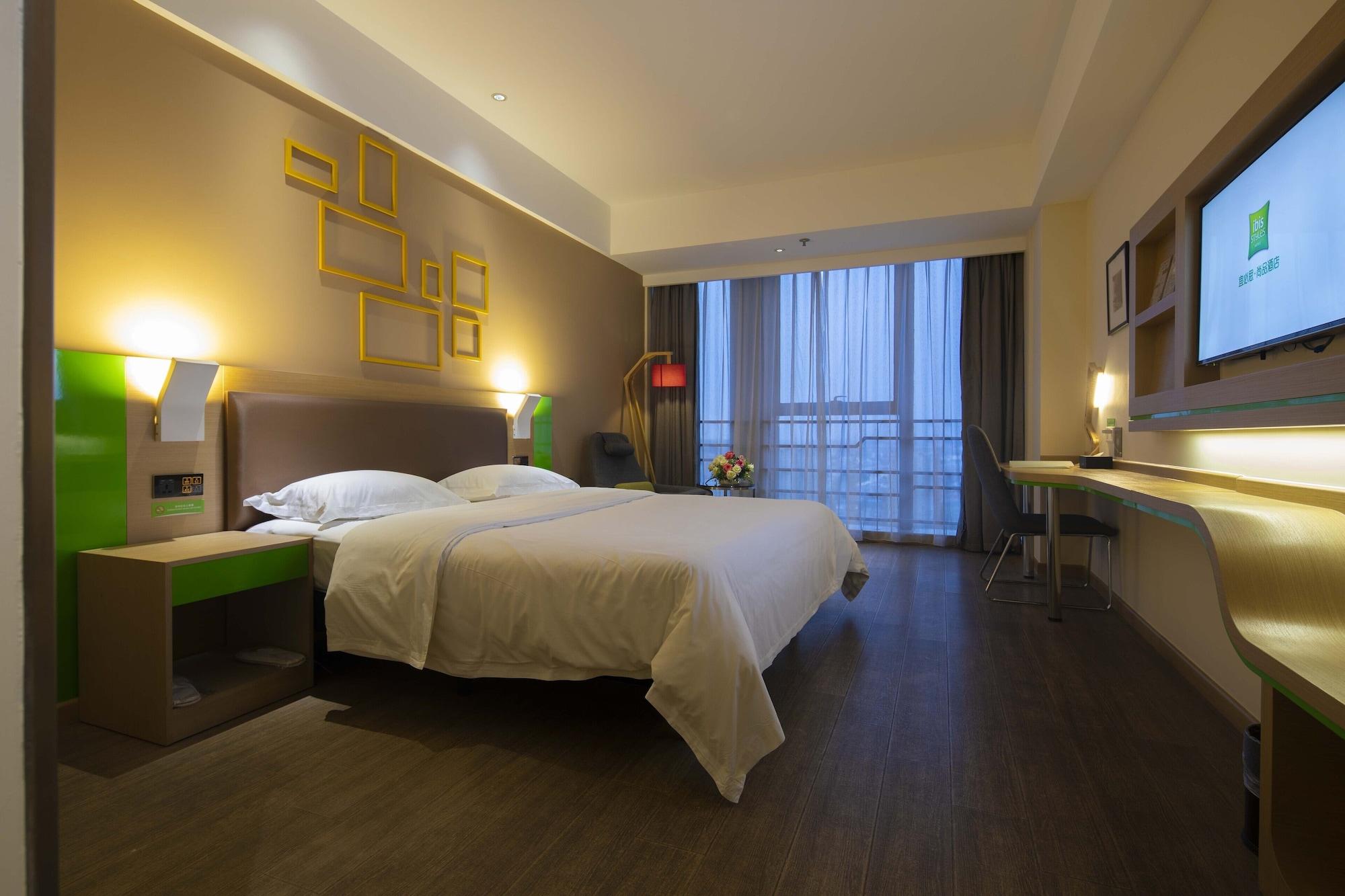 Hotel Ibis Styles Nantong Wuzhou International Plaza Exterior foto