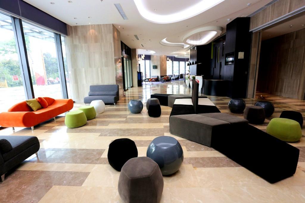 Hotel Ibis Styles Nantong Wuzhou International Plaza Exterior foto