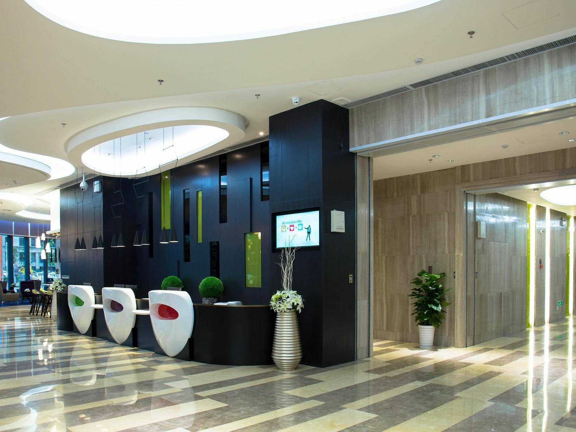 Hotel Ibis Styles Nantong Wuzhou International Plaza Exterior foto